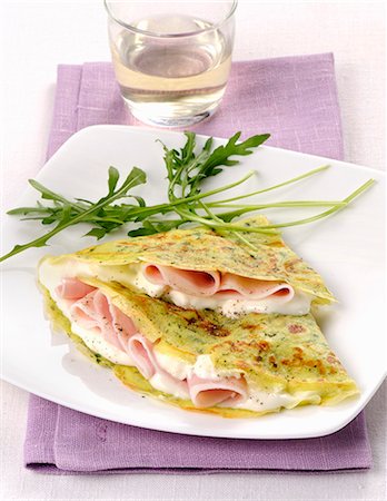 simsearch:659-07597225,k - Crespella con rucola, prosciutto e crescenza (rocket pancakes with ham and cheese, Italy) Stock Photo - Premium Royalty-Free, Code: 659-08940723