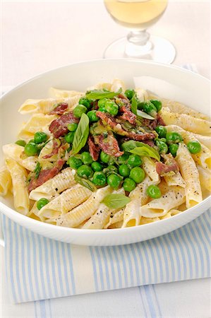 simsearch:659-08940768,k - Garganelli with beef and peas Stock Photo - Premium Royalty-Free, Code: 659-08940754