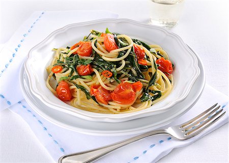 simsearch:659-06373046,k - Fried spaghetti with dandelions, tomatoes and chilli Stock Photo - Premium Royalty-Free, Code: 659-08940768