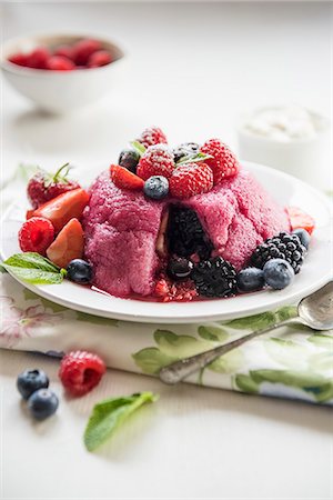 simsearch:659-07069181,k - Summer pudding on a plate with fresh berries, sliced Stock Photo - Premium Royalty-Free, Code: 659-08940811
