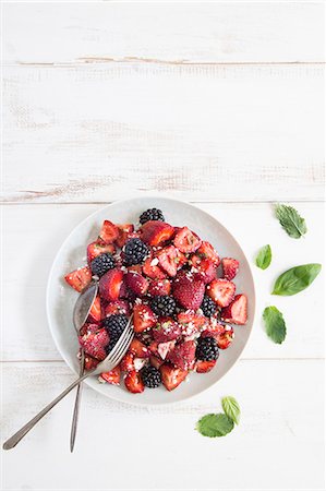 simsearch:659-07069181,k - Berry salad with mint, basil and feta cheese Stock Photo - Premium Royalty-Free, Code: 659-08941023