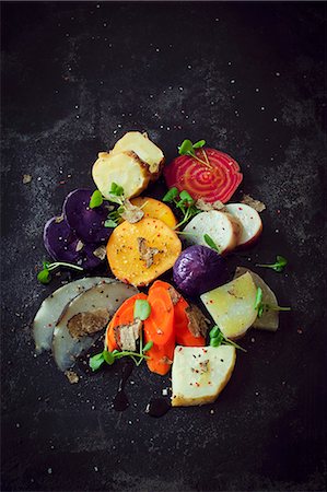 simsearch:700-06334366,k - Oven-roasted vegetables with truffle Stock Photo - Premium Royalty-Free, Code: 659-09124220