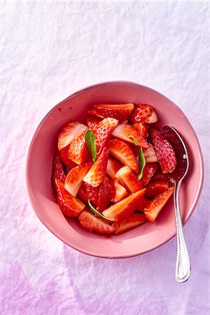 simsearch:659-08418689,k - Fresh strawberries as a dessert Stock Photo - Premium Royalty-Free, Code: 659-09124822
