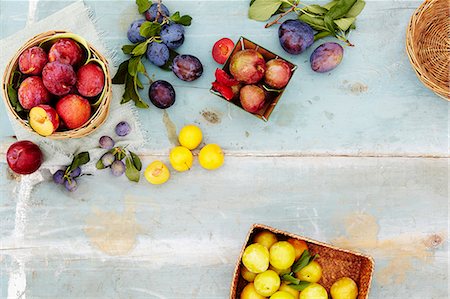 simsearch:659-06373112,k - Various types of plums Stock Photo - Premium Royalty-Free, Code: 659-09125199