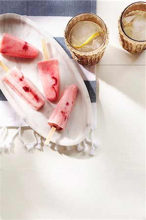 simsearch:659-08418689,k - Ice lollies and lemonade Stock Photo - Premium Royalty-Free, Code: 659-09125200