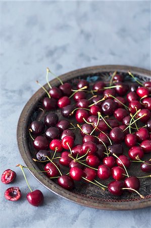 simsearch:659-07597339,k - Fresh cherries on a metal tray Stock Photo - Premium Royalty-Free, Code: 659-09125226