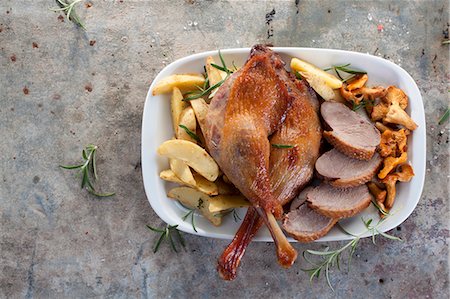 simsearch:659-01857024,k - Goose legs and breast with chanterelle mushrooms and roast potatoes Stock Photo - Premium Royalty-Free, Code: 659-09125370