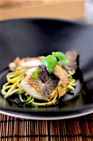 simsearch:659-06372915,k - Fried sea bass with zoodles Stock Photo - Premium Royalty-Free, Code: 659-09125400