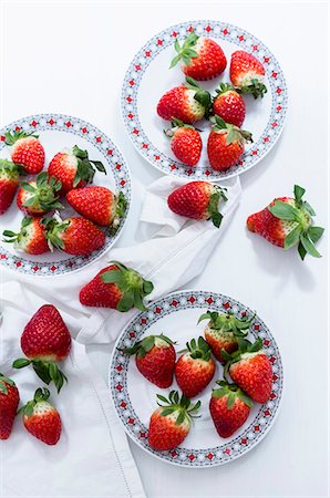 simsearch:659-08419643,k - An arrangement of strawberries Stock Photo - Premium Royalty-Free, Code: 659-09125456