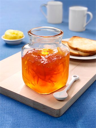 Jar of orange marmalade, toast and butter Stock Photo - Premium Royalty-Free, Code: 659-01844101