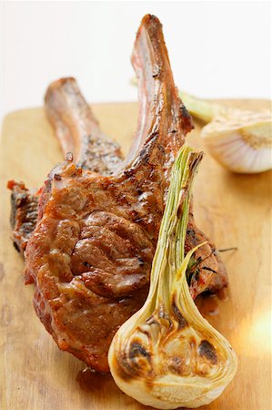 simsearch:659-06186142,k - Grilled lamb chops with garlic Stock Photo - Premium Royalty-Free, Code: 659-01844568