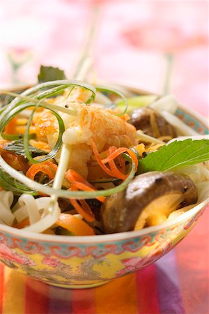 simsearch:659-06901043,k - Rice noodles with freshwater crayfish and Thai basil Stock Photo - Premium Royalty-Free, Code: 659-01844726