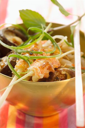 simsearch:659-06901043,k - Rice noodles with freshwater crayfish and Thai basil Stock Photo - Premium Royalty-Free, Code: 659-01844727