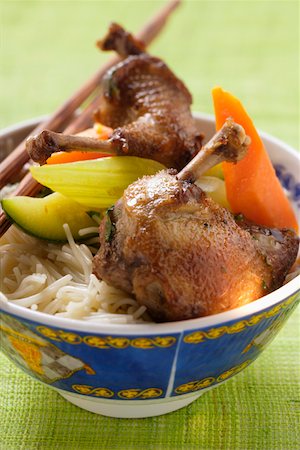 simsearch:659-01857024,k - Roast pigeon with vegetables on noodles (Asia) Stock Photo - Premium Royalty-Free, Code: 659-01845441