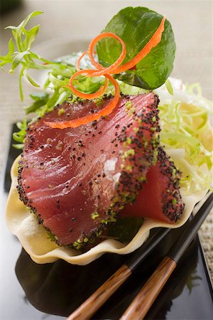 simsearch:659-07610354,k - Raw tuna fillet with poppy seeds, with salad garnish Stock Photo - Premium Royalty-Free, Code: 659-01845929