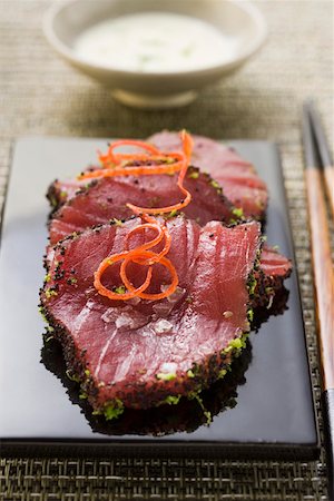 simsearch:659-07610354,k - Raw tuna fillets with poppy seeds Stock Photo - Premium Royalty-Free, Code: 659-01845930