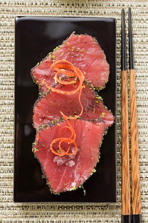 simsearch:659-07610354,k - Raw tuna fillets with poppy seeds Stock Photo - Premium Royalty-Free, Code: 659-01845931