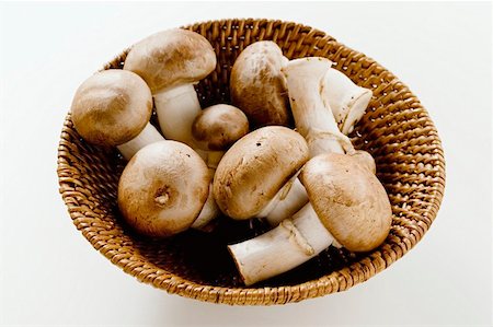 simsearch:659-03526248,k - Fresh shiitake mushrooms in basket Stock Photo - Premium Royalty-Free, Code: 659-01848022