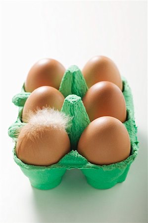 simsearch:659-03536847,k - Six brown eggs in egg box Foto de stock - Sin royalties Premium, Código: 659-01848064