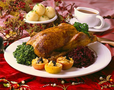 simsearch:659-01857024,k - Christmas goose with kale, red cabbage, baked apples, dumplings Stock Photo - Premium Royalty-Free, Code: 659-01848372