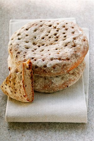 rye bread - Rustic flatbreads on linen cloth Stock Photo - Premium Royalty-Free, Code: 659-01843029