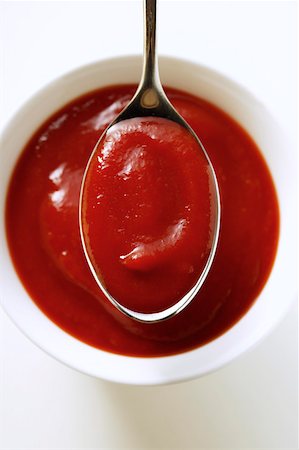 Ketchup in small bowl and on spoon Stock Photo - Premium Royalty-Free, Code: 659-01843328