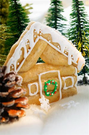 Maple log cabin (gingerbread house with maple syrup, USA) Stock Photo - Premium Royalty-Free, Code: 659-01843390