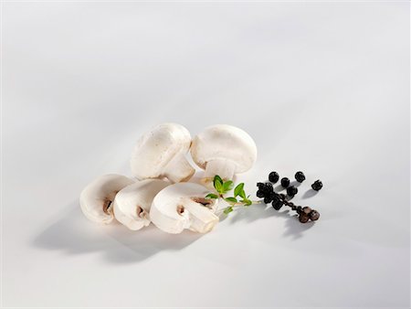 simsearch:659-02212217,k - Button mushrooms, pepper and herbs Stock Photo - Premium Royalty-Free, Code: 659-01854269