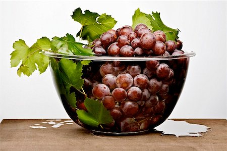 Grapes in a glass bowl Stock Photo - Premium Royalty-Free, Code: 659-01855161