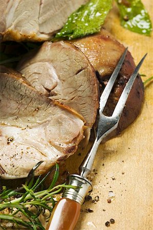 simsearch:659-07739811,k - Roast leg of lamb, slices carved (close-up) Stock Photo - Premium Royalty-Free, Code: 659-01857004