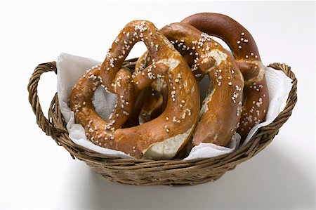 soft pretzel food photography - Three salted pretzels in bread basket Stock Photo - Premium Royalty-Free, Code: 659-01857749