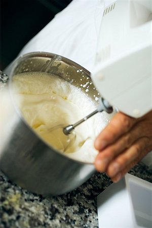 fusta - Whipping cream with a mixer Foto de stock - Sin royalties Premium, Código: 659-01858170