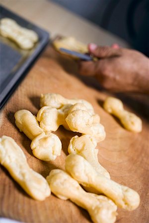simsearch:659-06188604,k - Eclairs on chopping board Stock Photo - Premium Royalty-Free, Code: 659-01858198