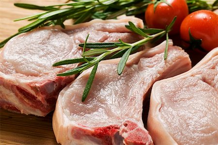 simsearch:659-06185778,k - Raw pork chops with rosemary and tomatoes Stock Photo - Premium Royalty-Free, Code: 659-01858474