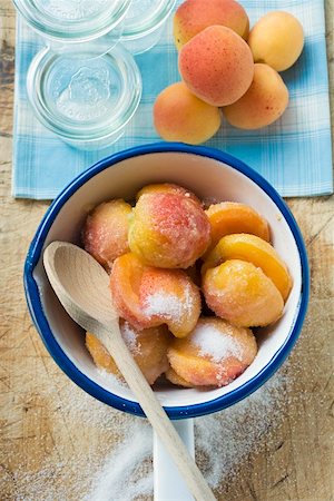 Sugared apricots in a pan, preserving jars, apricots Stock Photo - Premium Royalty-Free, Code: 659-01859234