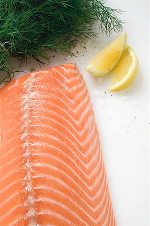 smoked - Salmon fillet, dill and lemon wedges (overhead view) Stock Photo - Premium Royalty-Free, Code: 659-01859633