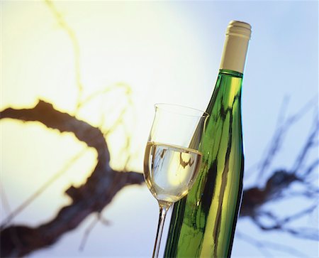 simsearch:659-06186663,k - Still life with white wine Stock Photo - Premium Royalty-Free, Code: 659-01850048