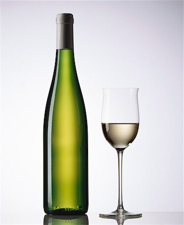 simsearch:659-06186663,k - Glass and bottle of white wine Stock Photo - Premium Royalty-Free, Code: 659-01850050
