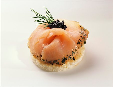 Canapé: gravlax and caviar on toast Stock Photo - Premium Royalty-Free, Code: 659-01850525