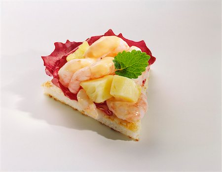 Canapé: shrimps and pineapple on toast Stock Photo - Premium Royalty-Free, Code: 659-01850527