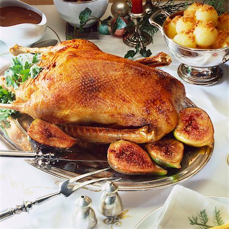 simsearch:659-01857024,k - Roast goose with figs on festive table Stock Photo - Premium Royalty-Free, Code: 659-01850716