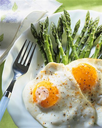 egg dish - Fried eggs with green asparagus Stock Photo - Premium Royalty-Free, Code: 659-01851695