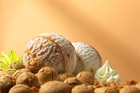 Amaretto dairy ice cream and amarettini Stock Photo - Premium Royalty-Free, Code: 659-01851857