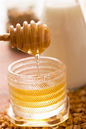 simsearch:659-07027183,k - Honey running from honey dipper into honey jar, milk behind Stock Photo - Premium Royalty-Free, Code: 659-01852570