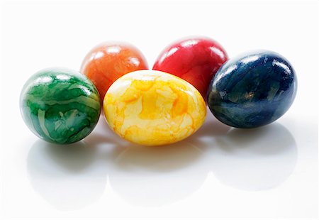 simsearch:659-03536847,k - Five coloured eggs Foto de stock - Sin royalties Premium, Código: 659-01853022