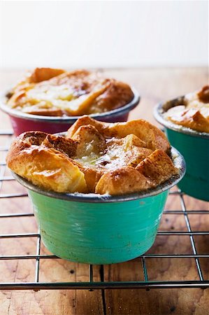 simsearch:659-01850806,k - Individual bread puddings Stock Photo - Premium Royalty-Free, Code: 659-01853754