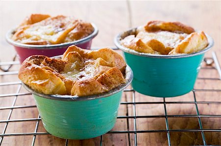 simsearch:659-01850806,k - Individual bread puddings Stock Photo - Premium Royalty-Free, Code: 659-01853755