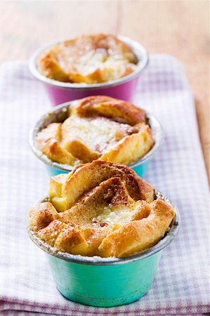 simsearch:659-01850806,k - Individual bread puddings Stock Photo - Premium Royalty-Free, Code: 659-01853756