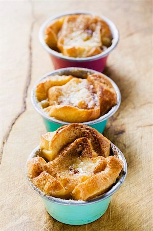 simsearch:659-02213122,k - Individual bread puddings Stock Photo - Premium Royalty-Free, Code: 659-01853757