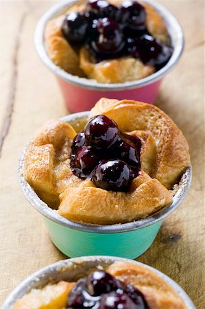 simsearch:659-01850806,k - Individual bread puddings with cherries Stock Photo - Premium Royalty-Free, Code: 659-01853759